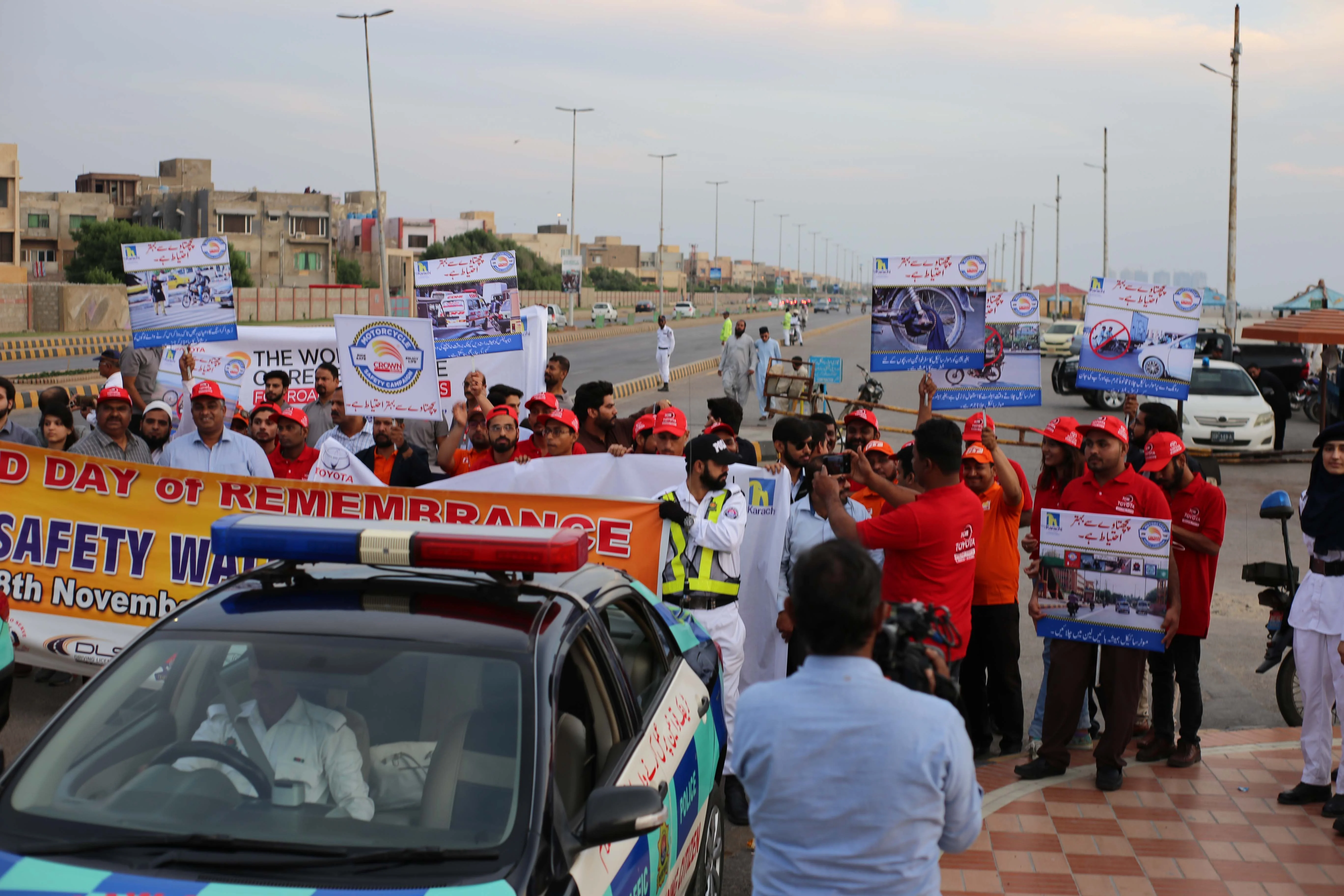 Salute to Karachi Police for Enforcing Helmet Safety gallery image 11