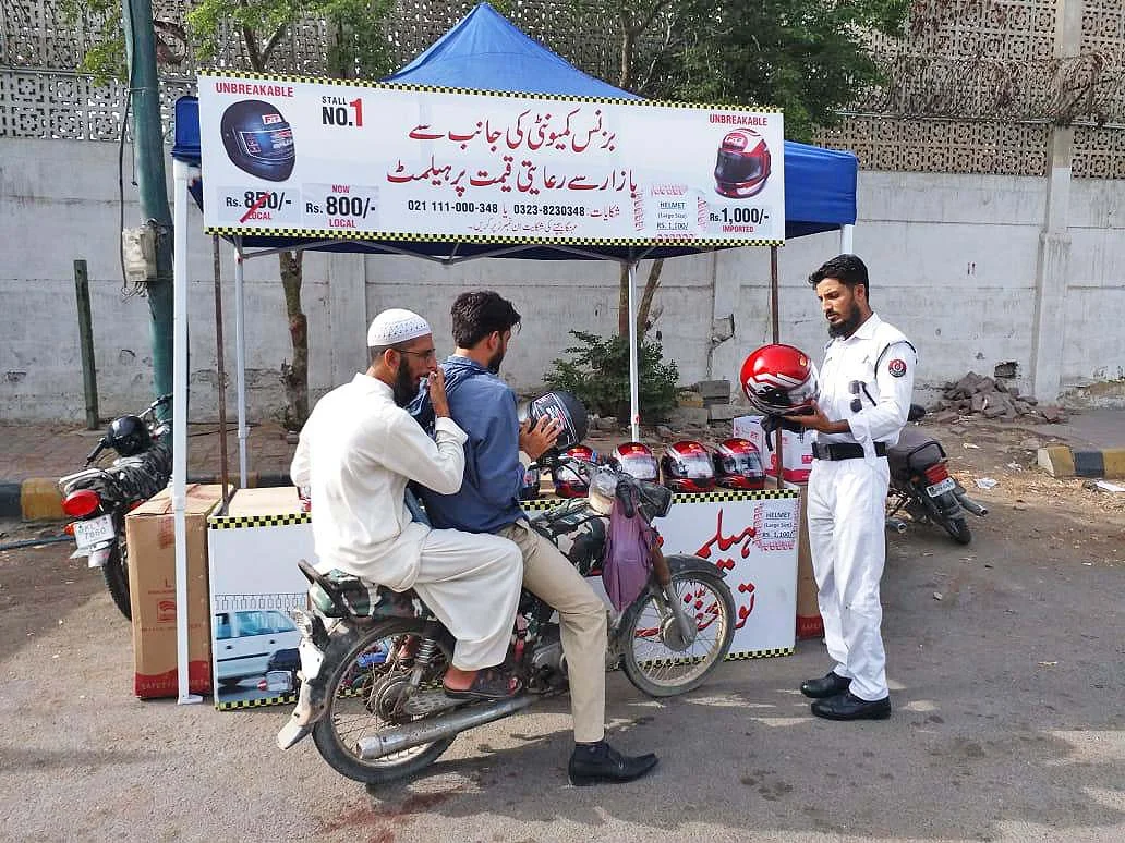 Salute to Karachi Police for Enforcing Helmet Safety gallery image 4