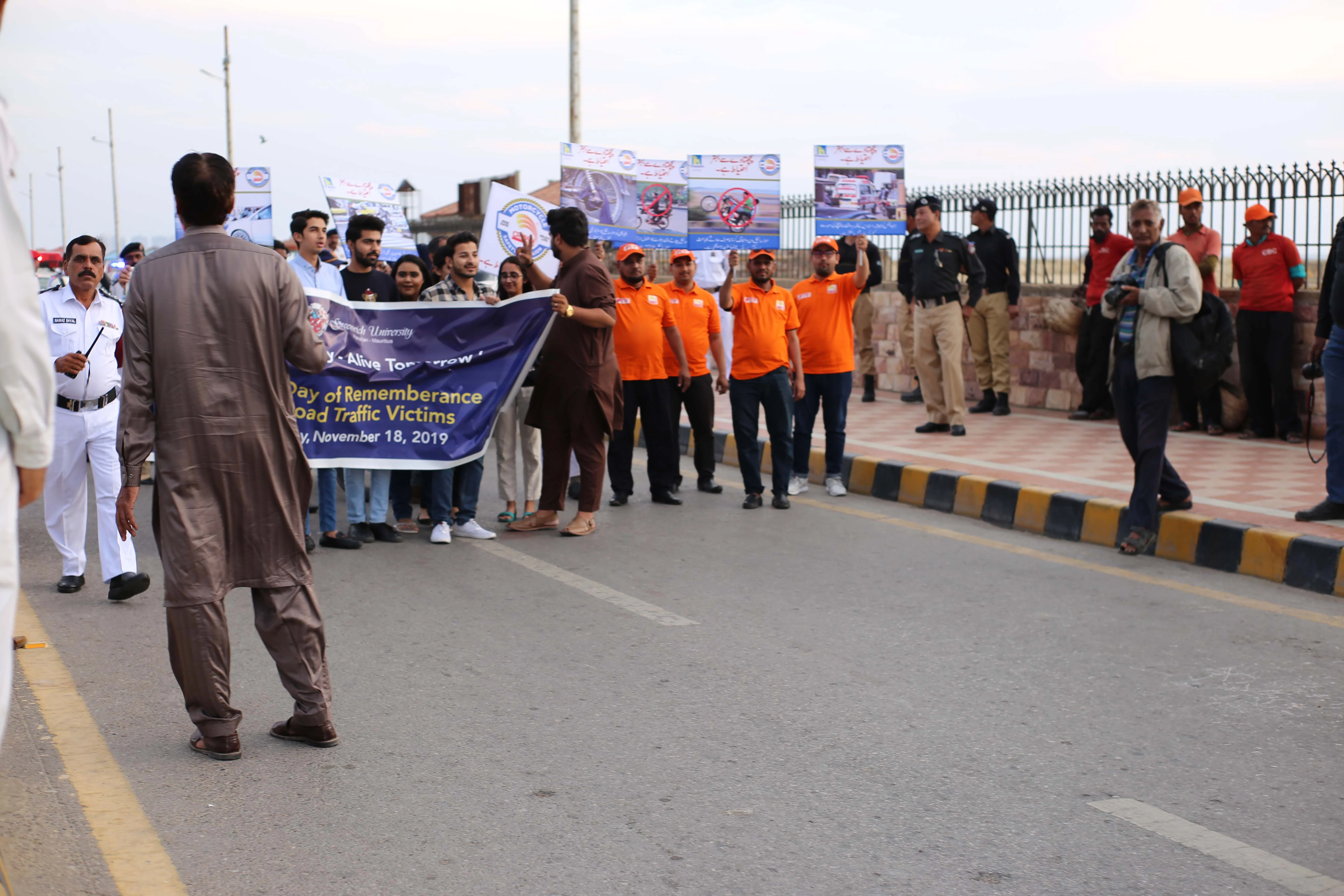 Salute to Karachi Police for Enforcing Helmet Safety gallery image 10
